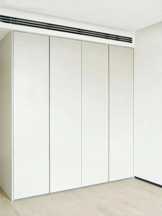 臥室一門(mén)到頂衣柜